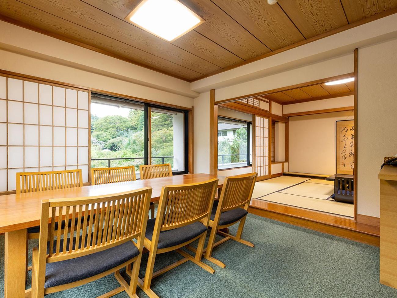 【池の棟】Japanese style room Garden Side Corner Room
