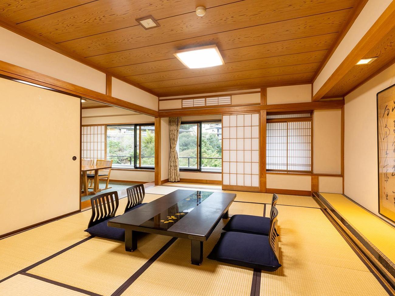 【池の棟】Japanese style room Garden Side Corner Room