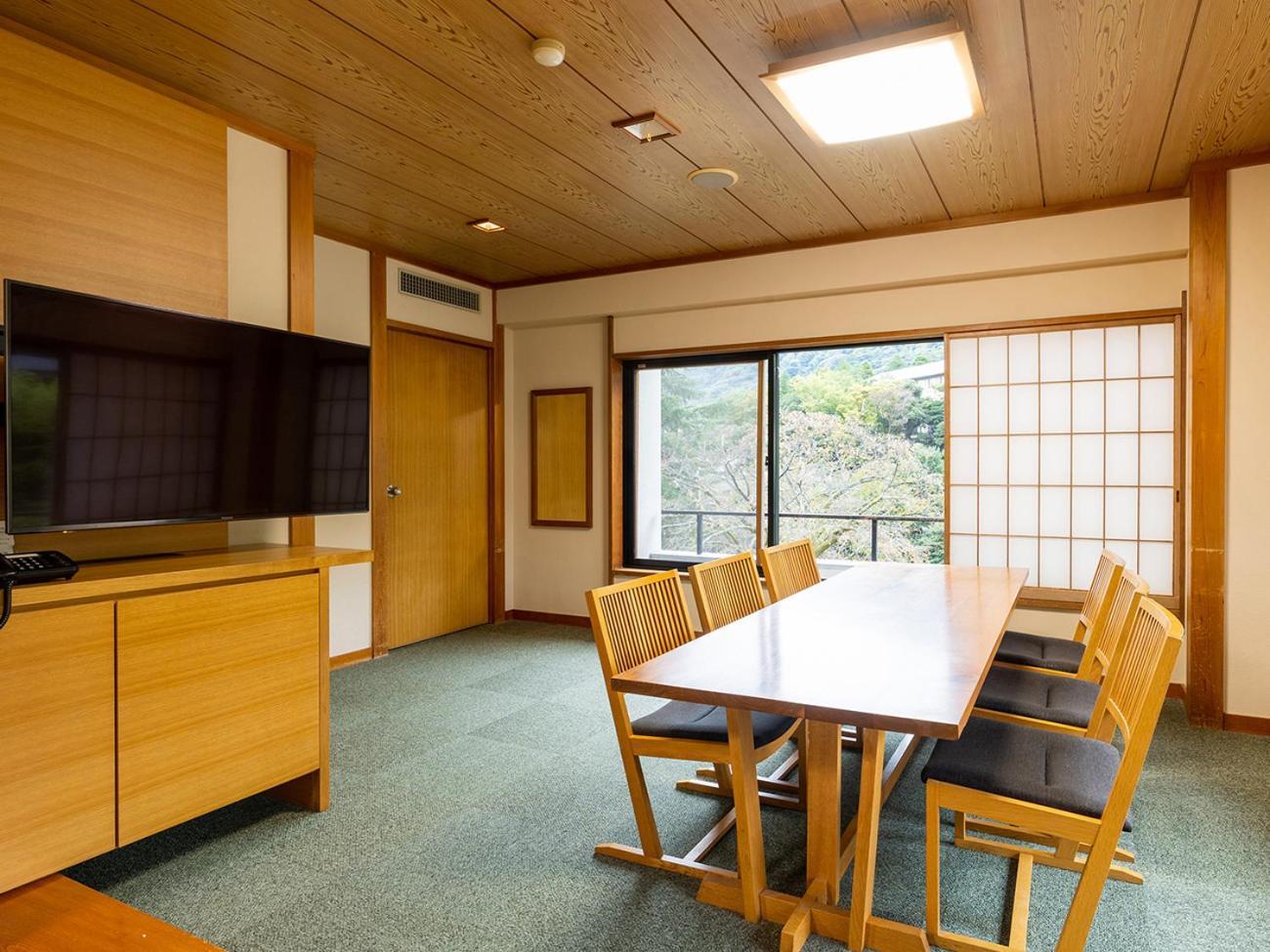 【池の棟】Japanese style room Garden Side Corner Room
