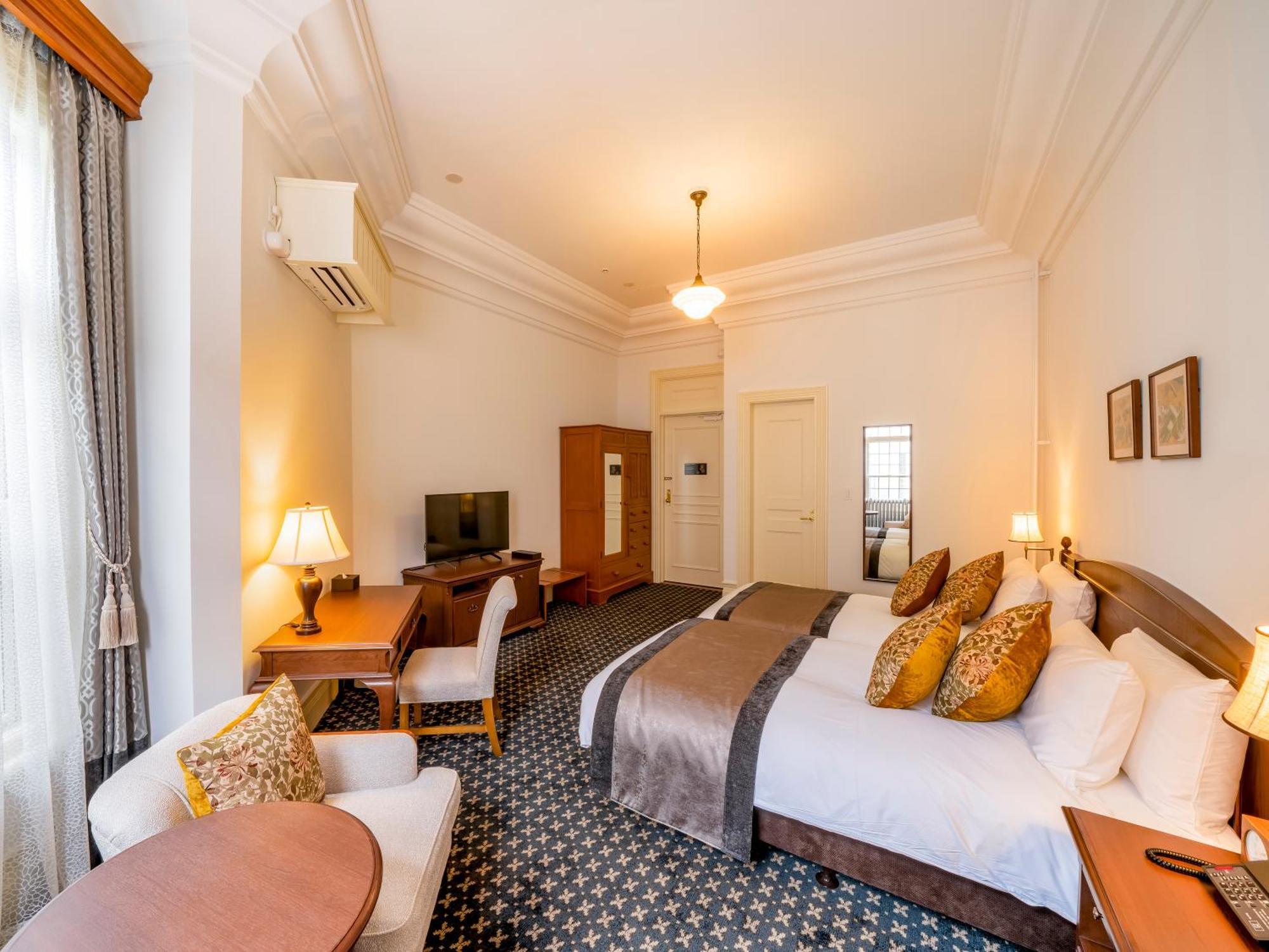 Comfy Lodge or Restful Cottage Twin Room