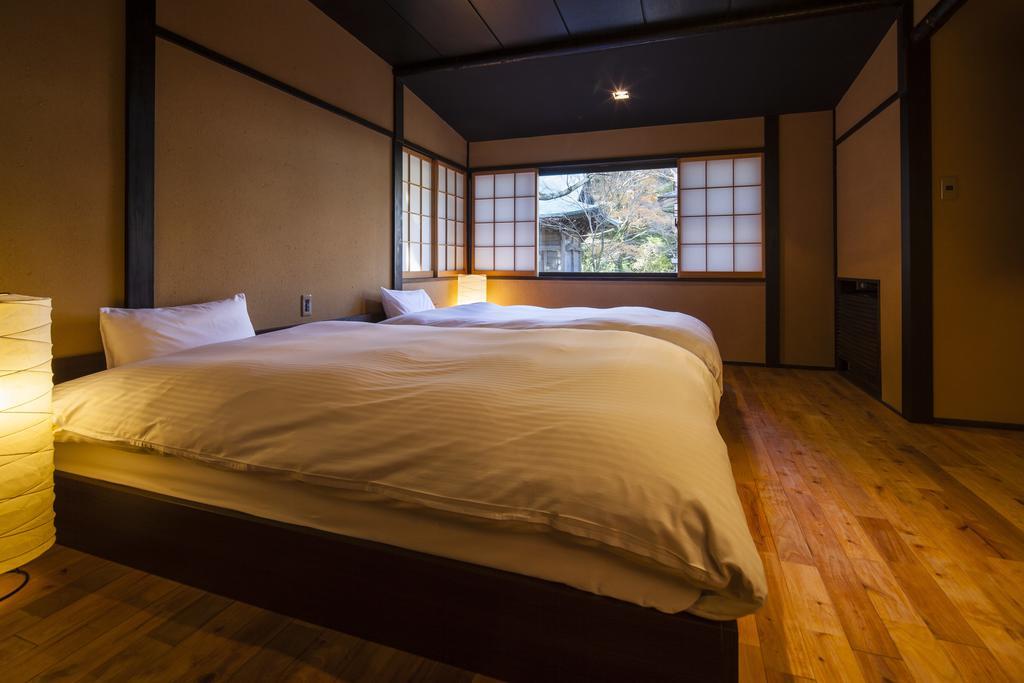 Twin Room Bath